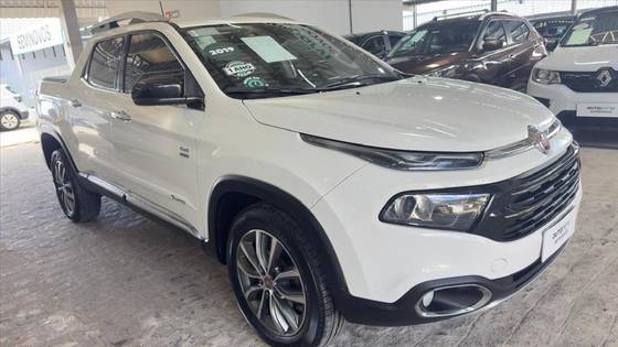 FIAT TORO 2.0 16V TURBO DIESEL VOLCANO 4WD AT9 FIAT TORO 2.0 16V TURBO DIESEL VOLCANO 4WD AT9
